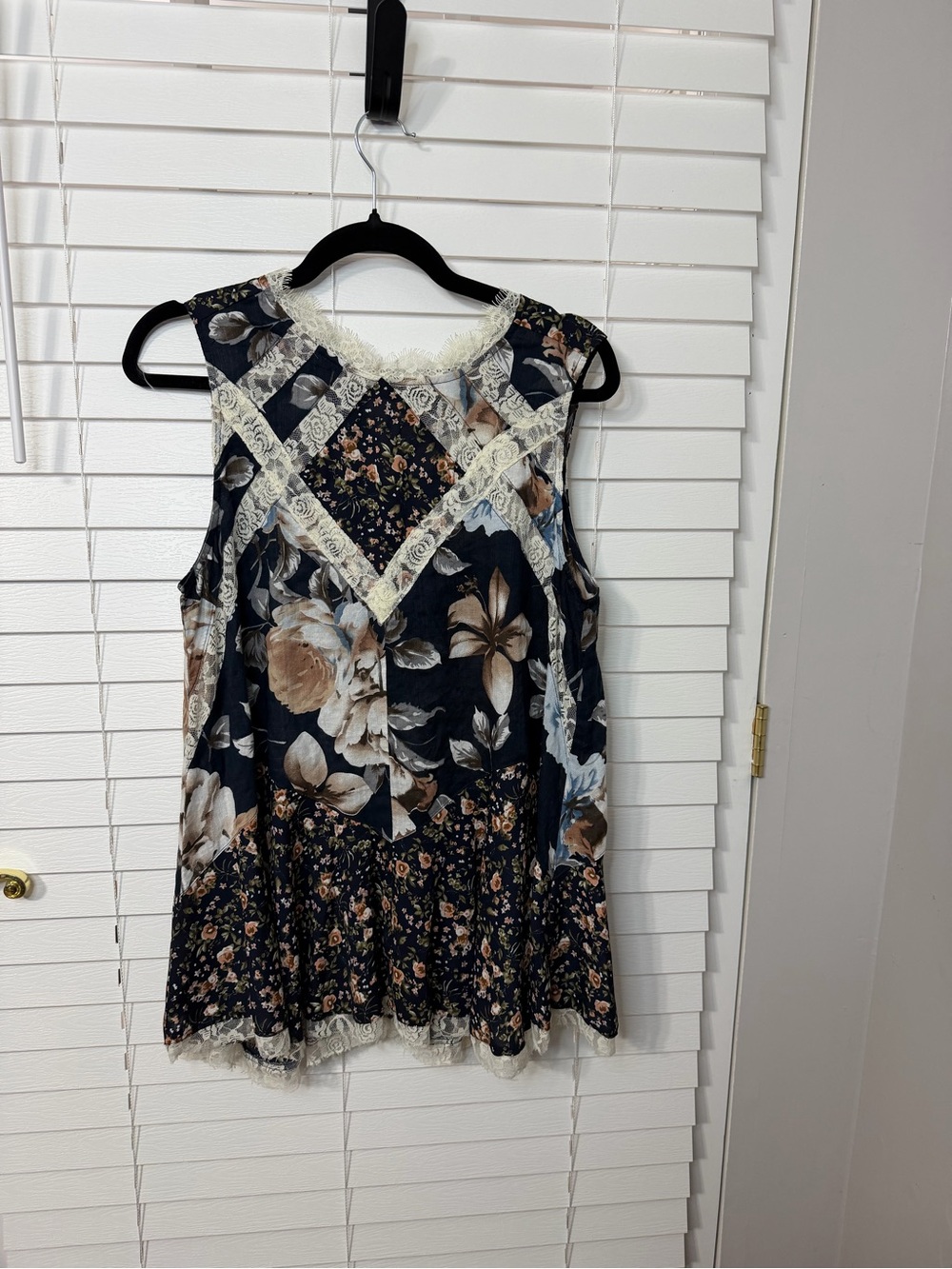 Umgee Navy Floral Lace-Trim Sleeveless Camisole